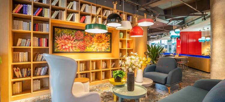 喜鹊愉家旅馆(郑州曼哈顿燕庄地铁站店)图片