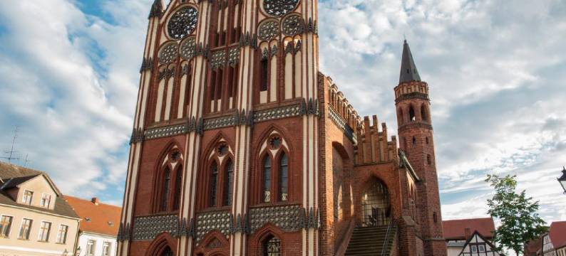 坦格尔明德施沃泽阿德勒酒店(Hotel Schwarzer Adler Tangermünde)图片