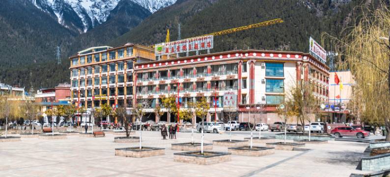 波密藏立景观主题酒店图片