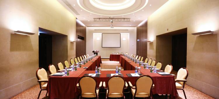 贝鲁特拉乌什温德姆华美达广场酒店(Ramada Plaza by Wyndham Beirut Raouche)图片