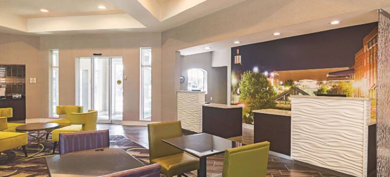 俄克拉何马城西北高速公路拉昆塔温德姆套房酒店(La Quinta Inn & Suites by Wyndham Oklahoma City - NW Expwy)图片