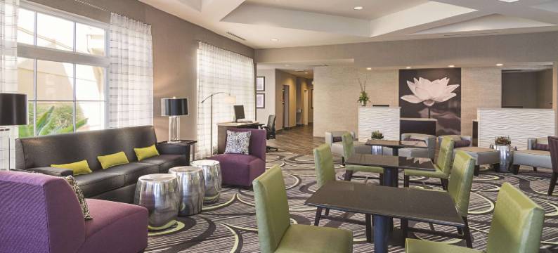 凤凰城迈措沃西拉昆塔温德姆套房酒店(La Quinta Inn & Suites by Wyndham Phoenix Mesa West)图片