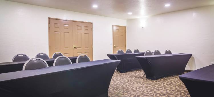 拉斯维加斯红岩拉昆塔温德姆套房酒店(La Quinta Inn & Suites by Wyndham Las Vegas Red Rock)图片