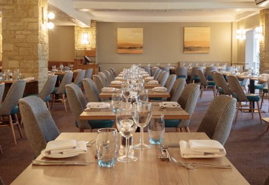 Oxford Witney Four Pillars HotelHotel Overview