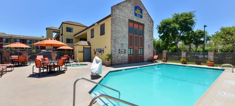 Best Western Plus Raffles Inn & Suites图片