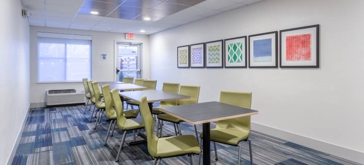 智选假日套房酒店斯科特斯勃(Holiday Inn Express & Suites Scottsburg)图片