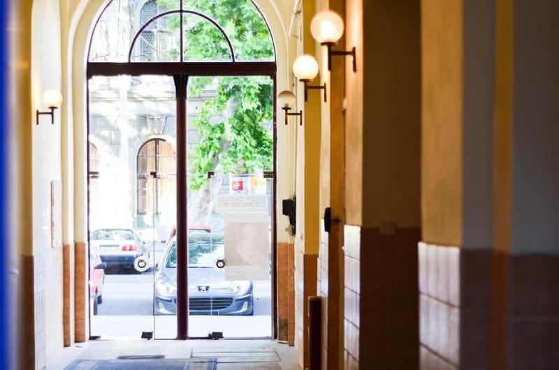 Broadway City Guesthouse Hotel Reviews And Room Rates - 