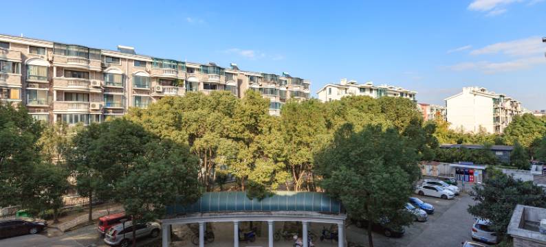 上海城市轻奢酒店(复旦附属儿科医院虹莘路地铁站店)图片