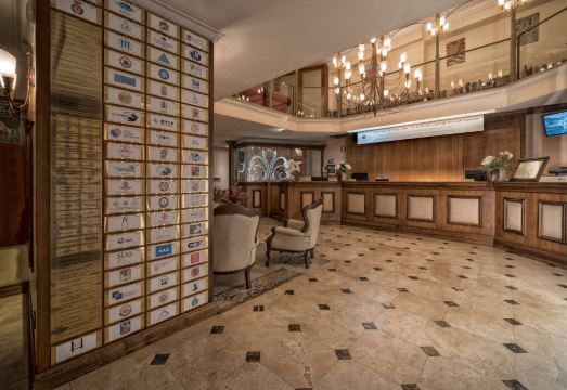 B&B Hotel Firenze Laurus al Duomo Hotel Overview