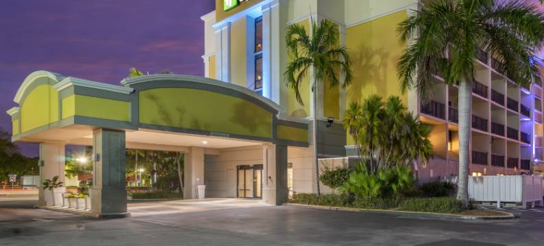 Holiday Inn Express 珊瑚角迈尔斯堡地区(Holiday Inn Express CAPE CORAL-FORT MYERS AREA by IHG)图片