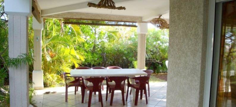 拉萨乐里班美丽山景专属花园 3 居之家酒店 - 附无线上网(House with 3 Bedrooms in La Saline-Les-Bains, with Wonderful Mountain View, Enclosed Garden and Wifi)图片