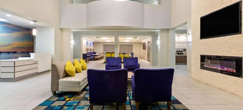 赛普拉斯东北长滩拉昆塔温德姆套房酒店(La Quinta Inn & Suites by Wyndham NE Long Beach/Cypress)图片