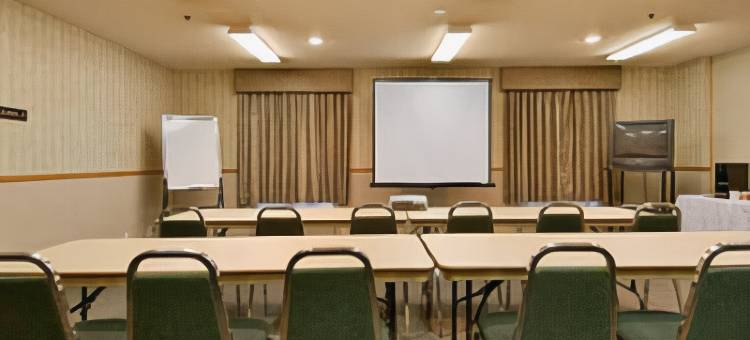 波蒂奇拉普雷里速8酒店(Super 8 by Wyndham Portage la Prairie MB)图片