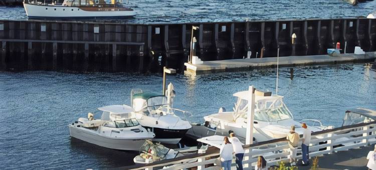 埃德蒙兹港贝斯特韦斯特优质酒店(Best Western Plus Edmonds Harbor Inn)图片