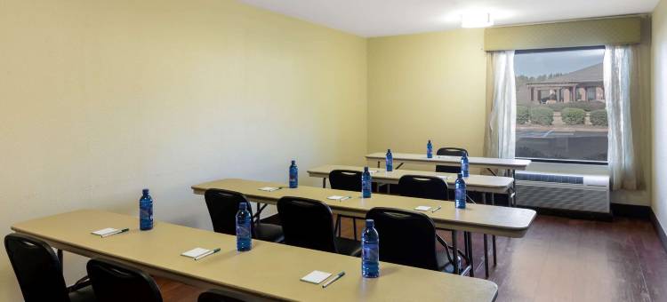 拉格朗日I-85拉昆塔温德姆套房酒店酒(La Quinta Inn & Suites by Wyndham LaGrange / I-85)图片