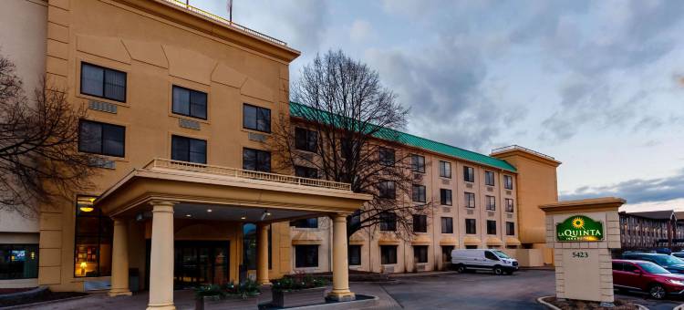 密尔沃基湾岸区拉昆塔温德姆套房酒店(La Quinta Inn & Suites by Wyndham Milwaukee Bayshore Area)图片