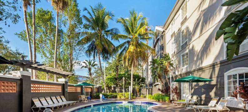 劳德代尔堡普兰特拉昆塔温德姆套房酒店(La Quinta Inn & Suites by Wyndham Ft. Lauderdale Plantation)图片