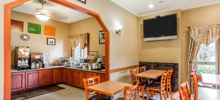 蒙特雷半岛机场舒适酒店(Comfort Inn Monterey Peninsula Airport)图片