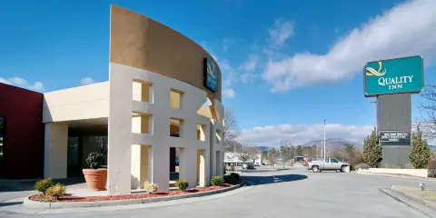 羅阿諾克機場品質酒店