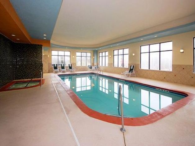 Comfort Suites Stockbridge Hotel Reviews And Room Rates