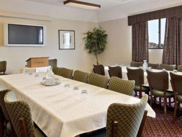 Ramada By Wyndham Vandalia Hotel Reviews And Room Rates - 