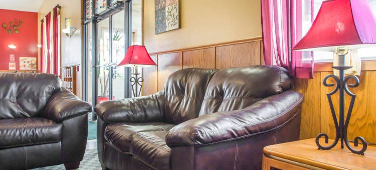 绿湾体育场附近美吟温德姆酒店(AmericInn by Wyndham Green Bay Near Stadium)图片