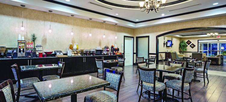 沃斯堡莱克沃思拉昆塔温德姆套房酒店(La Quinta Inn & Suites by Wyndham Fort Worth - Lake Worth)图片