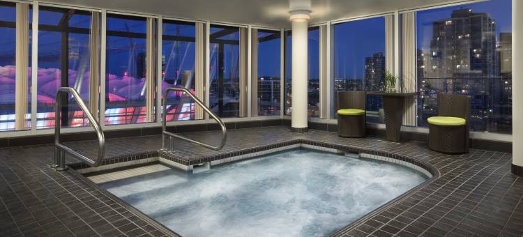 温哥华市区希尔顿欢朋套房酒店(Hampton Inn & Suites, by Hilton - Vancouver Downtown)图片