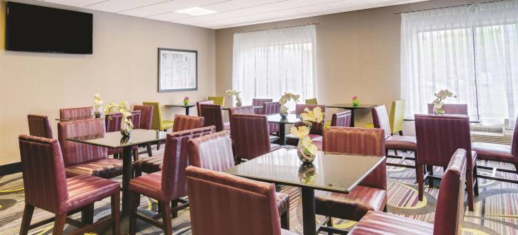 克利夫顿卢瑟福拉昆塔温德姆套房酒店(La Quinta Inn & Suites by Wyndham Clifton/Rutherford)图片