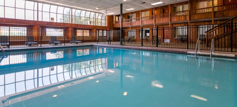 斯特吉斯小屋及套房酒店(Sturgis Lodge and Suites)图片