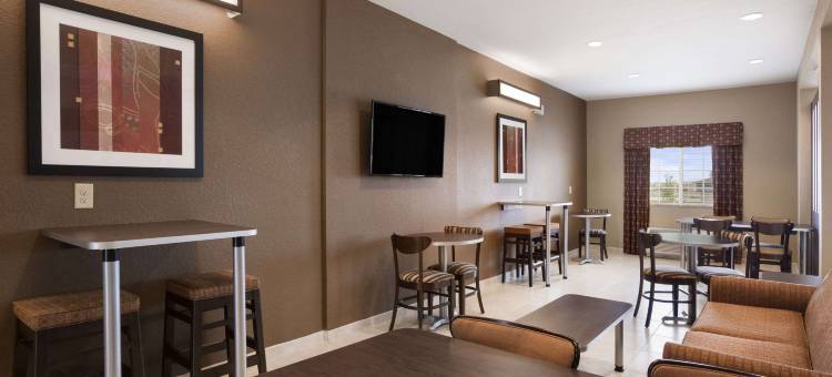 科图拉麦客达套房酒店(Microtel Inn & Suites by Wyndham Cotulla)图片