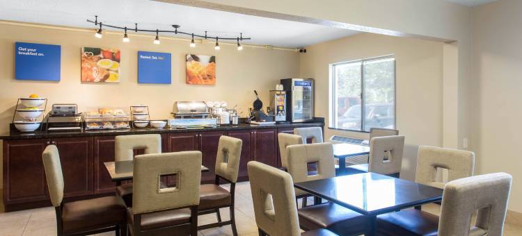 洛根大学附近凯艺酒店(Quality Inn Logan Near University)图片