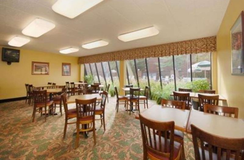 Comfort Inn Suites North At The Pyramids Hotel Reviews And Room