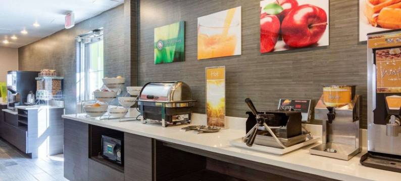 亚什兰帝王之城游乐园附近凯艺套房酒店(Quality Inn & Suites Ashland Near Kings Dominion)图片