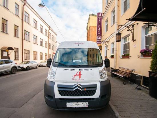 阿德米拉斯卡婭酒店