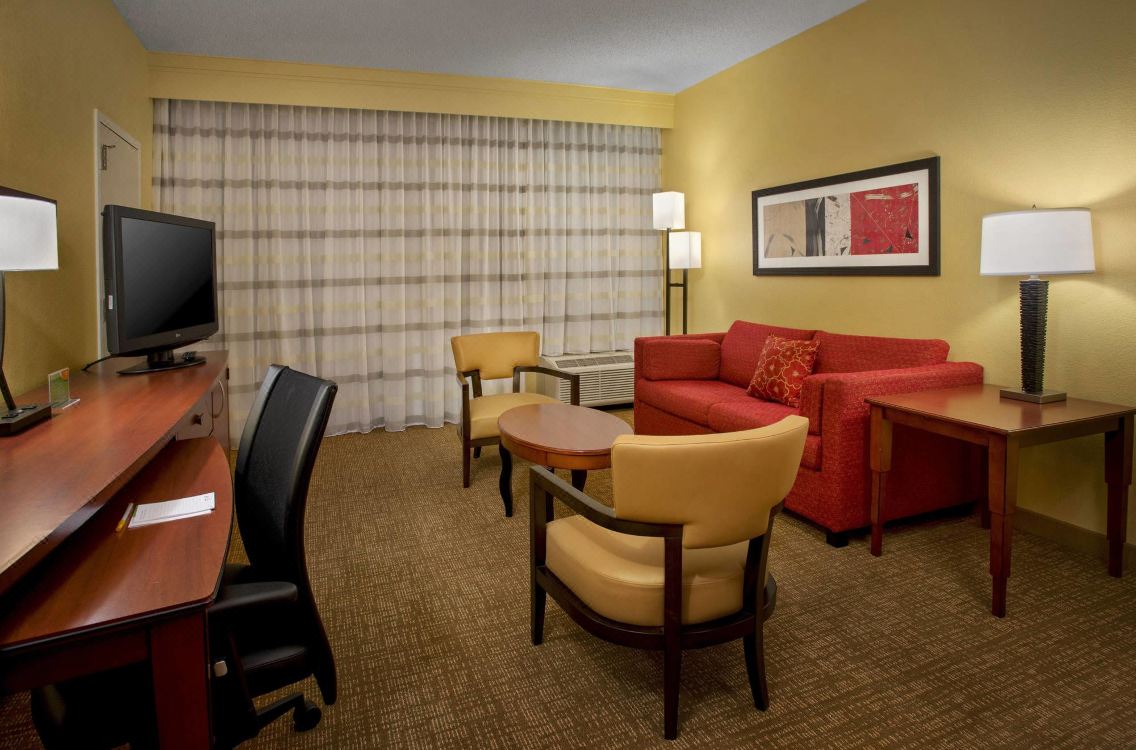 Courtyard Lincroft Red Bank Hotel Reviews And Room Rates - 