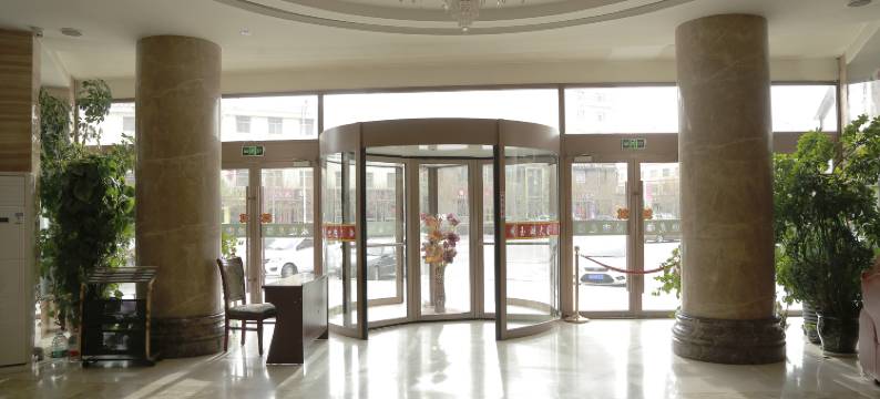 玉湖大厦(格尔木八一路地下商业街昆仑公园店)图片