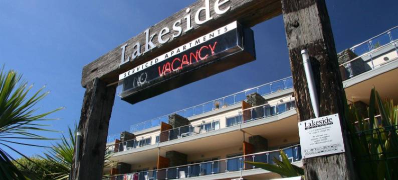 湖畔公寓(Lakeside Apartments)图片