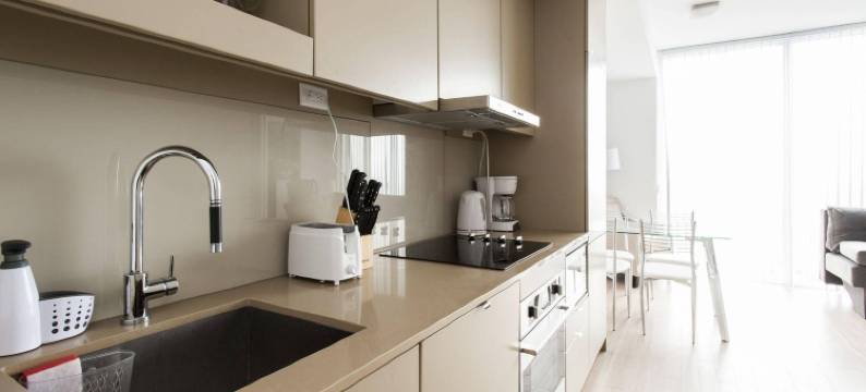 天鹅绒住宿酒店 - 娱乐区(Velvet Stays – Entertainment District)图片