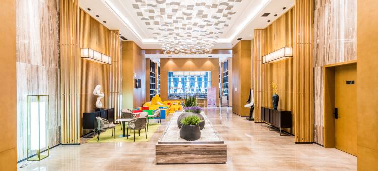 丽呈朗誉酒店(茂名信宜教育城流云阁观光塔店)图片