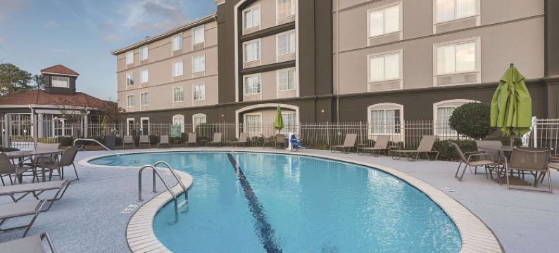 什里夫波特机场拉昆塔温德姆套房酒店(La Quinta Inn & Suites by Wyndham Shreveport Airport)图片