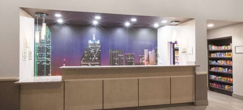 曼斯费尔德拉昆塔温德姆套房酒店(La Quinta Inn & Suites by Wyndham Mansfield TX)图片