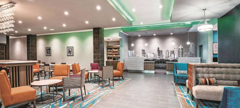 达拉斯大草原城北拉昆塔温德姆套房酒店(La Quinta Inn & Suites by Wyndham Dallas Grand Prairie North)图片