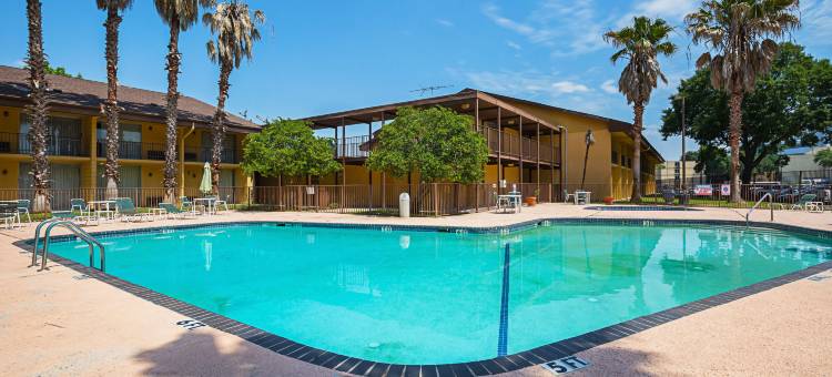 NRG公园医疗中心凯艺套房酒店(Quality Inn & Suites NRG Park - Medical Center)图片