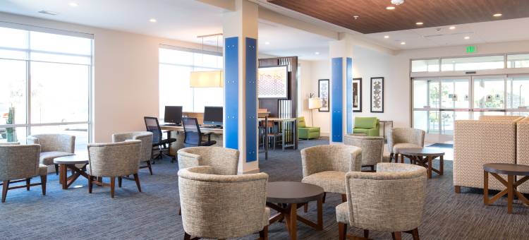 Holiday Inn Express Visalia - Sequoia Gateway Area图片