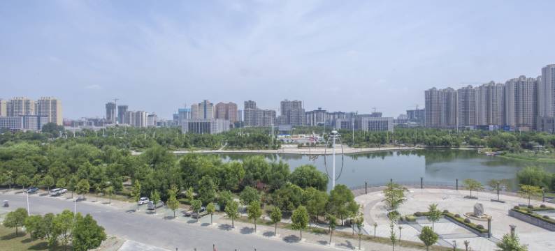 怡龍国际酒店(新蔡月亮湾公园店)图片