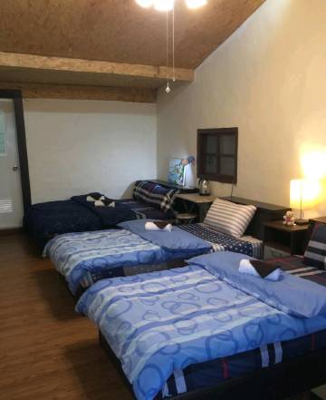 山河景瀑布民宿