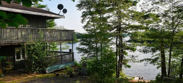 彭胡克湖滨小屋 4 室 3 卫小屋酒店(Ponhook Lakefront - 4 Br Cottage)图片