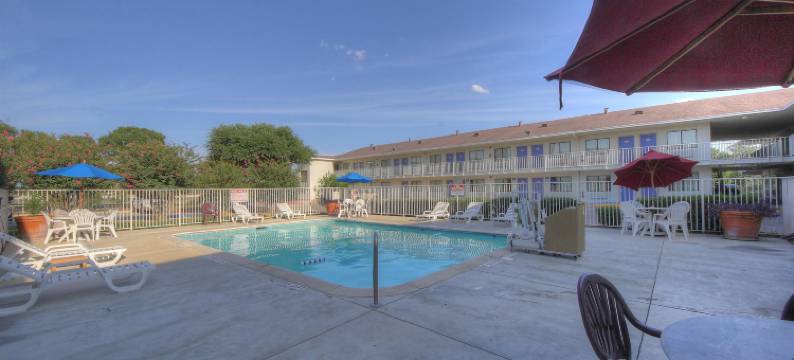德克萨斯圣安东尼奥 - 六旗德克萨斯庆典游乐园 6 号汽车旅馆(Motel 6 San Antonio, TX Six Flags Fiesta TX/La Cantera Area)图片