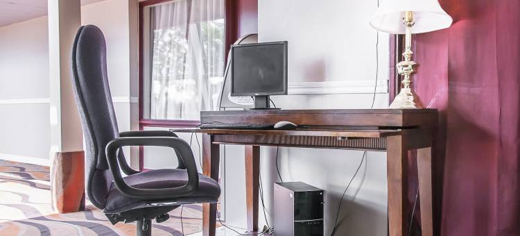 蒙特利尔机场呗盟旅馆套房酒店(Baymont by Wyndham Montreal Airport)图片